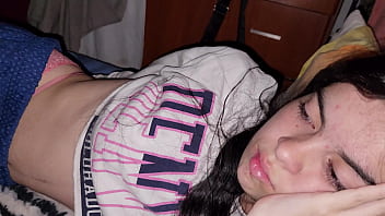 First-timer girlfriend takes off bare for him in the car