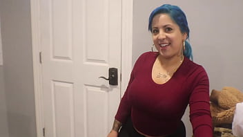 Sly Diggler tips delivery girl with a thick amount