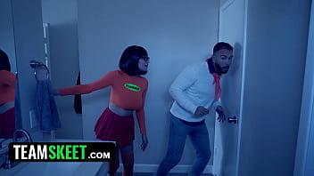 Velma and Fred study a spooky house, but their investigation turns into a red-hot encounter