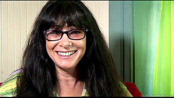 Mature hottie discussing taboo topics while pleasuring herself