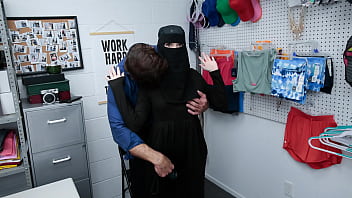 Nubile caught stealing in hijab shop: Officer confronts and punishes