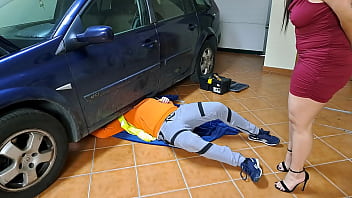 Thrilled wife gets inner climax from repairman