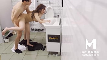 Lin Xiang's solo performance in Asian pornography flick with immense tits