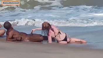 Stranger on the beach allows 3 way with 2 gals and average spear