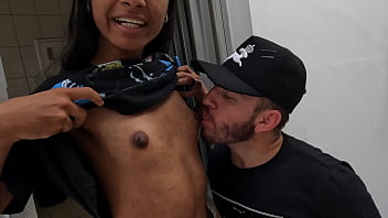 Pitoco, the first-timer Latino midget, is prepared to satiate his desires and dominate his playmate with his amazing skills